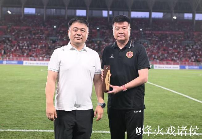 辽宁铁人主帅李金羽获评中甲最佳教练