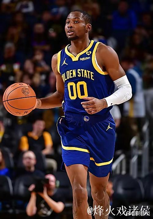 库里外线回传助攻 希尔德底角中三分